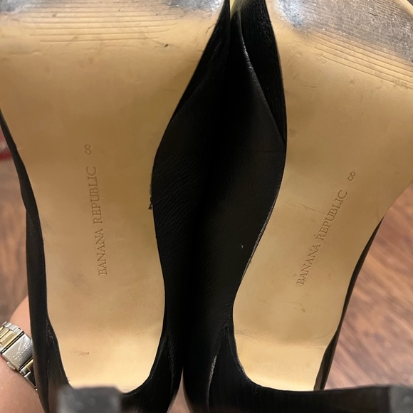 Banana Republic black leather heels - Picture 4 of 4